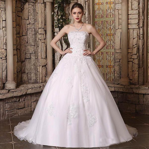 2019 New Dubai Elegant A-line Wedding Dresses Strapless Lace Appliques Beaded Vestios De Novia Princess Bridal Gowns with Buttons 
2019 New Dubai Elegant A-line Wedding Dresses Strapless Lace Appliques Beaded Vestios De Novia Princess Bridal Gowns with Buttons