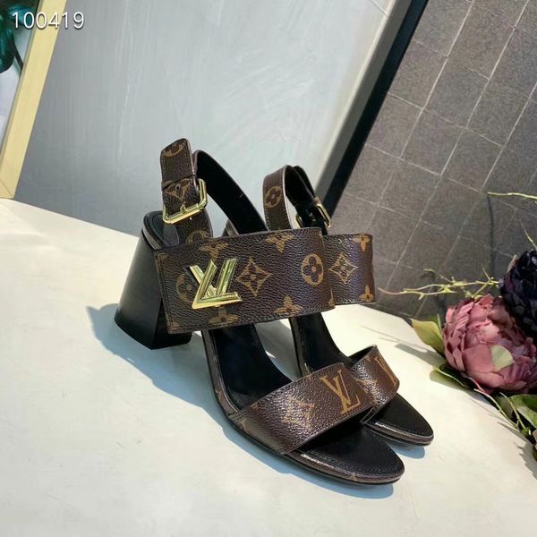 L with box women sandals real leather chain skin high heels sandal 35-40 Rivet transparent slippers slide sandals flip flops 3 colors
L with box women sandals real leather chain skin high heels sandal 35-40 Rivet transparent slippers slide sandals flip flops 3 colors