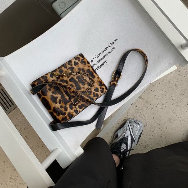 summer leopard chain shoulder messenger bag mobile phone bag mini 2020 new female women purse and handbags
summer leopard chain shoulder messenger bag mobile phone bag mini 2020 new female women purse and handbags
