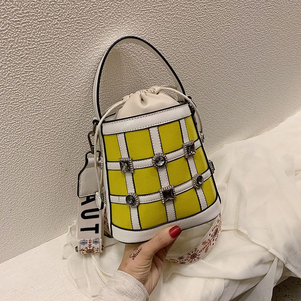 new summer female bag with drilling vegetable basket, water barrel bag, korean version single shoulder slant bag
new summer female bag with drilling vegetable basket, water barrel bag, korean version single shoulder slant bag