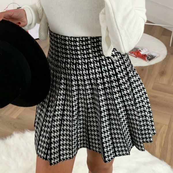 women skirts fashion plaid print ladies pleated high waist mini skirt drop shipping high quality, Black
women skirts fashion plaid print ladies pleated high waist mini skirt drop shipping high quality, Black