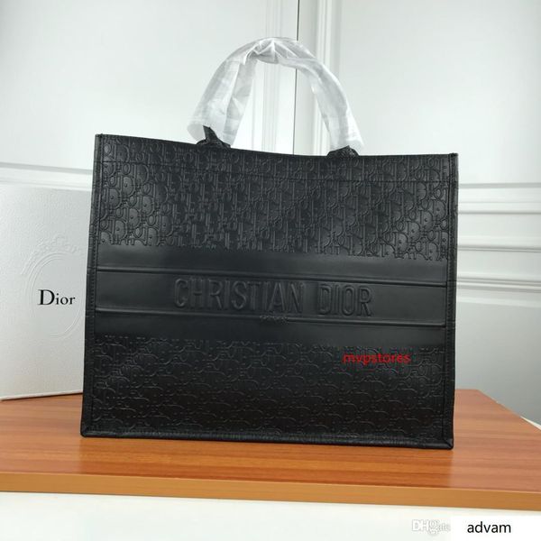 2020 new d1or women handbags single-shoulder travel package shopping bag men s bags 42*32*15
2020 new d1or women handbags single-shoulder travel package shopping bag men s bags 42*32*15