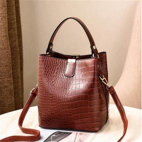 women crossbody bags handbags purses chain shoulder bags good quality pu leather classic style ladies tote bag
women crossbody bags handbags purses chain shoulder bags good quality pu leather classic style ladies tote bag
