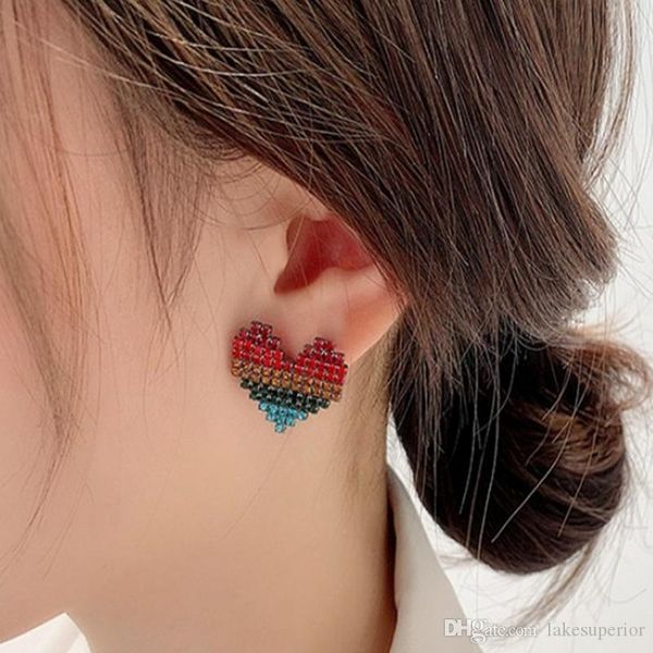 multicolor rhinestone стержень сердце серьга bling bling сердце серьга подарки для любви подруги мода ювелирных изделий высокого качества, Golden;silver
multicolor rhinestone стержень сердце серьга bling bling сердце серьга подарки для любви подруги мода ювелирных изделий высокого качества, Golden;silver