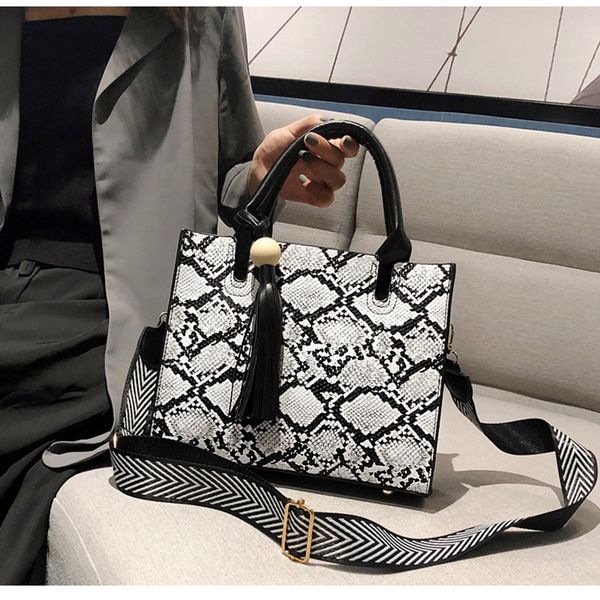 women serpentine bags handbags leather tassel business large tote satchels handle shoulder messenger bags
women serpentine bags handbags leather tassel business large tote satchels handle shoulder messenger bags