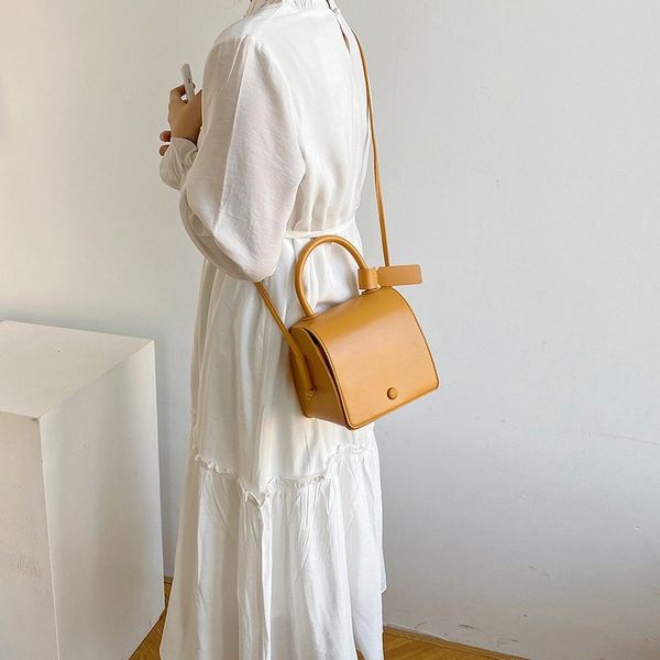 2020 new women's fashion shoulder bag korean casual wild shoulder bag korean version of the simple ladies crossbody
2020 new women's fashion shoulder bag korean casual wild shoulder bag korean version of the simple ladies crossbody