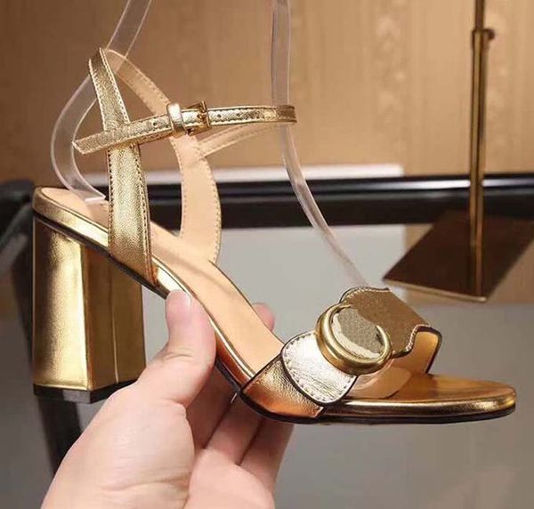 2020 woman slippers slides summer shoes casual slippers solid hollow out women slides slippers size:35-39 with box 01kq1502, Black
2020 woman slippers slides summer shoes casual slippers solid hollow out women slides slippers size:35-39 with box 01kq1502, Black