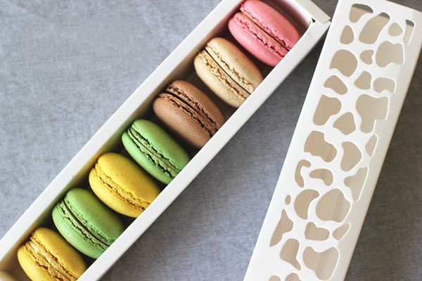 40pcs luxury hollow macaron box dessert packaging boxes for small pastry baking muffin biscuits chocolate party wedding decor
40pcs luxury hollow macaron box dessert packaging boxes for small pastry baking muffin biscuits chocolate party wedding decor
