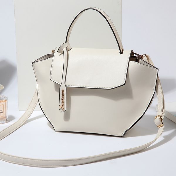 2020 spring and summer new handbag simple wings style bag flip single-shoulder bag for women
2020 spring and summer new handbag simple wings style bag flip single-shoulder bag for women