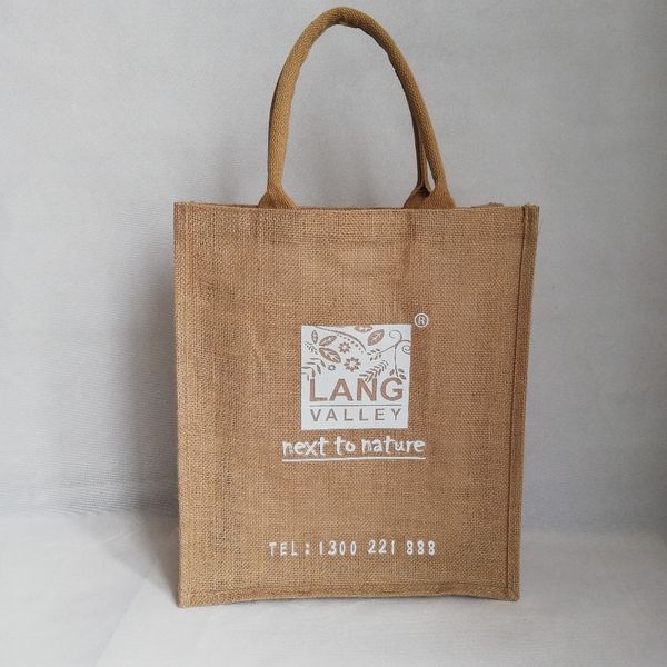 1000pcs fashion jute shopping tote bags can be customized handle and printed your for promotion store and market using bags
1000pcs fashion jute shopping tote bags can be customized handle and printed your for promotion store and market using bags