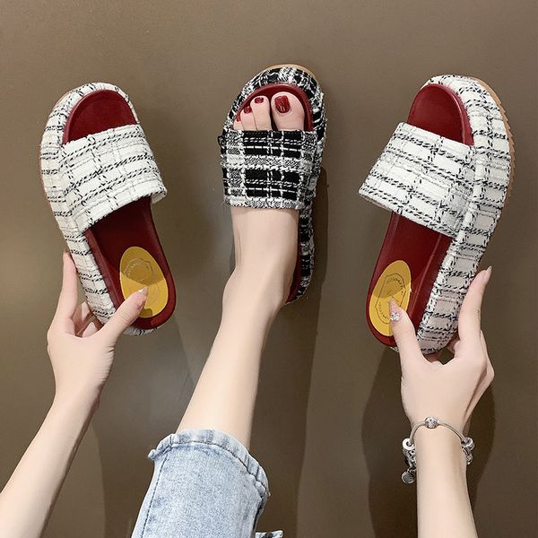 shoes woman 2020 house slippers platform slipers women pu slides med flat new soft summer rubber fashion cotton, Black
shoes woman 2020 house slippers platform slipers women pu slides med flat new soft summer rubber fashion cotton, Black