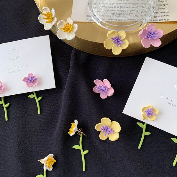 korean spring chrysanthemum fashion daisy earrings retro cute colorful flower ear stud earrings for women girl, Golden;silver
korean spring chrysanthemum fashion daisy earrings retro cute colorful flower ear stud earrings for women girl, Golden;silver