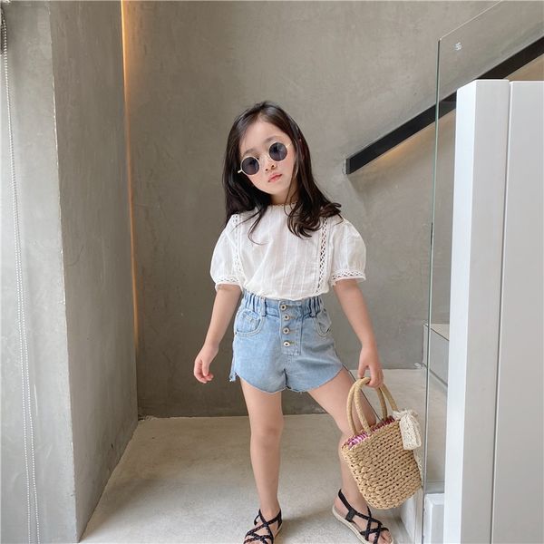 tao.catkids 2020 medium and small girls vertical solid color shirt lace shirt lace splicing top, White;black
tao.catkids 2020 medium and small girls vertical solid color shirt lace shirt lace splicing top, White;black