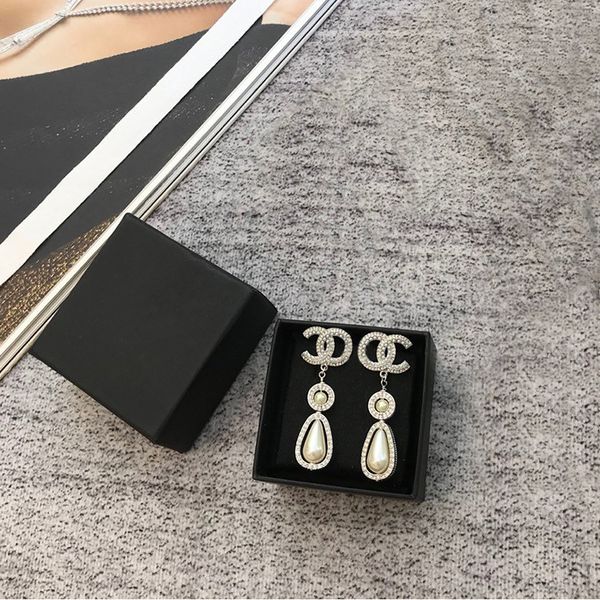 c2203 stylish precision inlaid cubic zirconia letter earrings with brass imitation pearl drop earrings for women wearing jewelr, Golden;silver
c2203 stylish precision inlaid cubic zirconia letter earrings with brass imitation pearl drop earrings for women wearing jewelr, Golden;silver