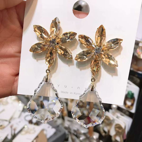 mengjiqiao 2019 korean new elegant statement crystal flower irregular waterdrop earrings for women party pendientes jewelry gift, Silver
mengjiqiao 2019 korean new elegant statement crystal flower irregular waterdrop earrings for women party pendientes jewelry gift, Silver