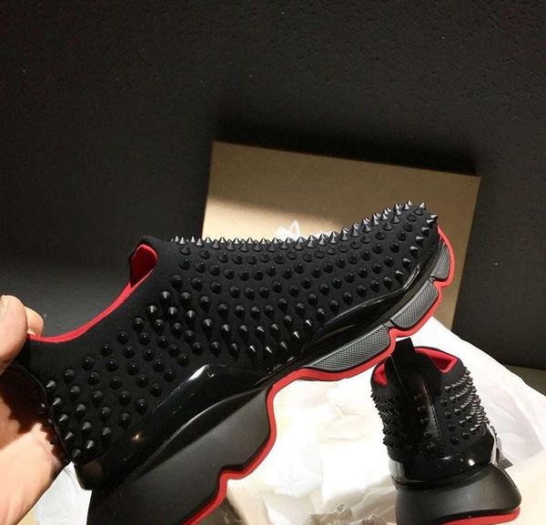 18ss Red Bottom Spike Sock Sneakers, Red Sole Flats with Krystal Spikes, 30mm Black & White Donna Flats for Women & Men
18ss Red Bottom Spike Sock Sneakers, Red Sole Flats with Krystal Spikes, 30mm Black & White Donna Flats for Women & Men