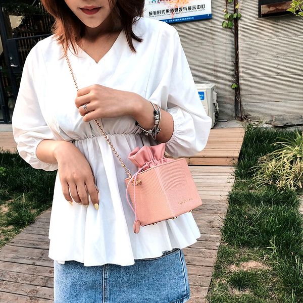 2019 women's simple all-purpose small bucket bag single shoulder messenger bags fashion women's shoulder messenger bag new 827
2019 women's simple all-purpose small bucket bag single shoulder messenger bags fashion women's shoulder messenger bag new 827