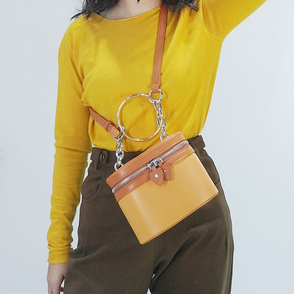 2020 new ladies shoulder bag pu personality ring zipper cylinder bucket bag diagonal cross small fashion
2020 new ladies shoulder bag pu personality ring zipper cylinder bucket bag diagonal cross small fashion