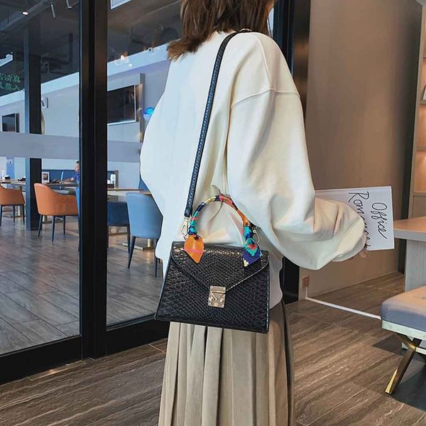 35#women's 2019 new snake pattern portable bag shoulder messenger bag luxury handbags women bags designer sac main femme
35#women's 2019 new snake pattern portable bag shoulder messenger bag luxury handbags women bags designer sac main femme
