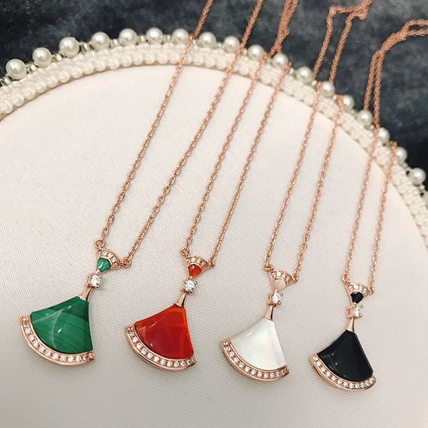 18k rose gold sector necklace white fritillary carnelian rose gold moissanite malachite clavicle necklace female pendant, Silver
18k rose gold sector necklace white fritillary carnelian rose gold moissanite malachite clavicle necklace female pendant, Silver