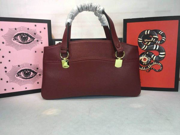 gucci gucci bag дизайнерские сумки новая серия сумок, из архивов 1970-х годов, хозяйственные сумки, украшенные макро-металлом спереди, в сти
gucci gucci bag дизайнерские сумки новая серия сумок, из архивов 1970-х годов, хозяйственные сумки, украшенные макро-металлом спереди, в сти