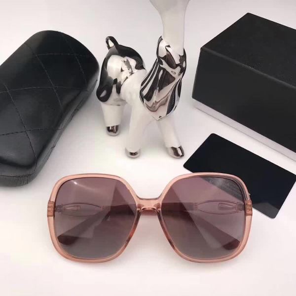 luxary- men women sunglasses brand designer metal hinge glass lens plank frame sport vintage sun glasses with box and case, White;black
luxary- men women sunglasses brand designer metal hinge glass lens plank frame sport vintage sun glasses with box and case, White;black
