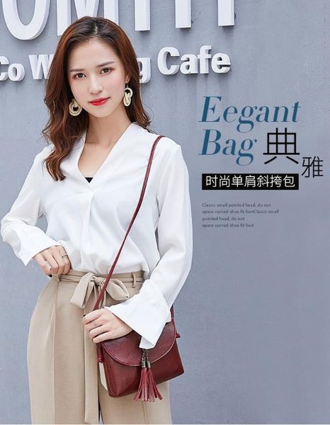 new oil wax leather bag cover double tassel ladies fashion shoulder bag mobile phone wild lady messenger
new oil wax leather bag cover double tassel ladies fashion shoulder bag mobile phone wild lady messenger