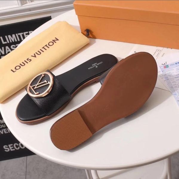 2020 fashionable woman classic selling simple style female slippers at home leisure versatile, Black
2020 fashionable woman classic selling simple style female slippers at home leisure versatile, Black