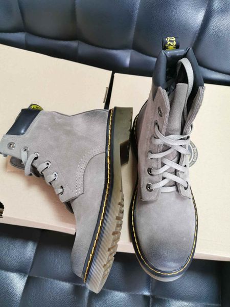 2019 designer winter new luxury retro shoes casual calf leathe female martin boots women's shoes 35 yards to 40 yards black and grey
2019 designer winter new luxury retro shoes casual calf leathe female martin boots women's shoes 35 yards to 40 yards black and grey