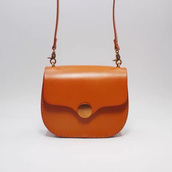 vintage hand-sewn genuine tanned leather women messenger bag authentic cowskin female cross shoulder bag lady small saddle purse
vintage hand-sewn genuine tanned leather women messenger bag authentic cowskin female cross shoulder bag lady small saddle purse
