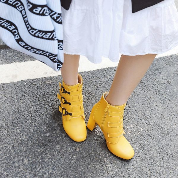 western style 19 autumn and winter new style fashion simple versatile chunky-heel belt buckle plus-sized short boots women's boo, Black 
western style 19 autumn and winter new style fashion simple versatile chunky-heel belt buckle plus-sized short boots women's boo, Black