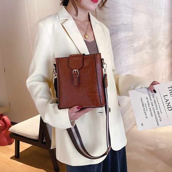 vintage alligator pattern women's crossbody bag large capacity single shoulder bag elegant business handbags for lady
vintage alligator pattern women's crossbody bag large capacity single shoulder bag elegant business handbags for lady