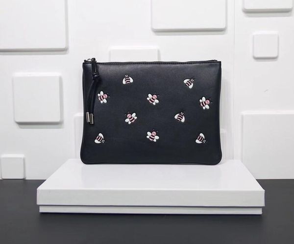 new mens women kaws clutch bag lady fashion casual bee embroidery classic purse bags zipper 29x19
new mens women kaws clutch bag lady fashion casual bee embroidery classic purse bags zipper 29x19