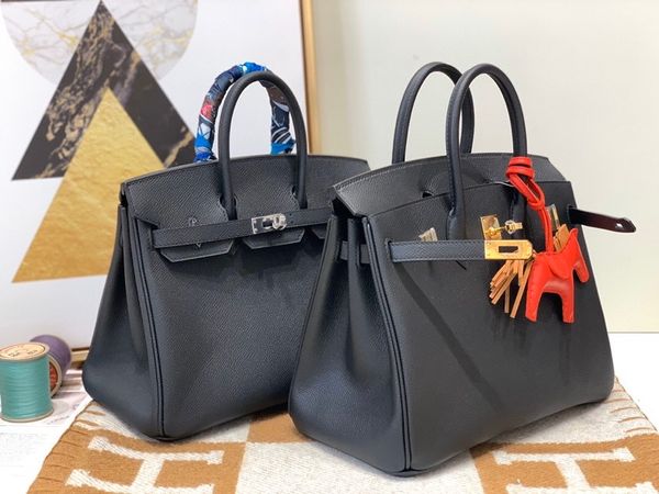wholesale half handmade original epsom leather black pink design purse25cm,wax thread,have both gold and silver hardware,fast delivery
wholesale half handmade original epsom leather black pink design purse25cm,wax thread,have both gold and silver hardware,fast delivery