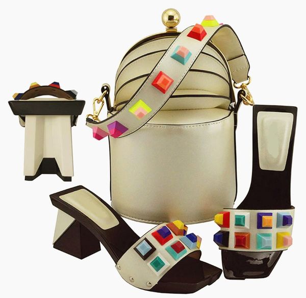 beige women pumps and bag set with big crystal decoration african shoes match handbag md011
beige women pumps and bag set with big crystal decoration african shoes match handbag md011