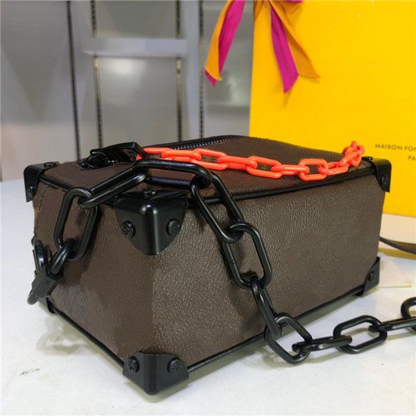 2020 designer luxury handbags purses brand presbyopia crossbody bag,shape is exquisite charming handbag,angular and elegant ing
2020 designer luxury handbags purses brand presbyopia crossbody bag,shape is exquisite charming handbag,angular and elegant ing