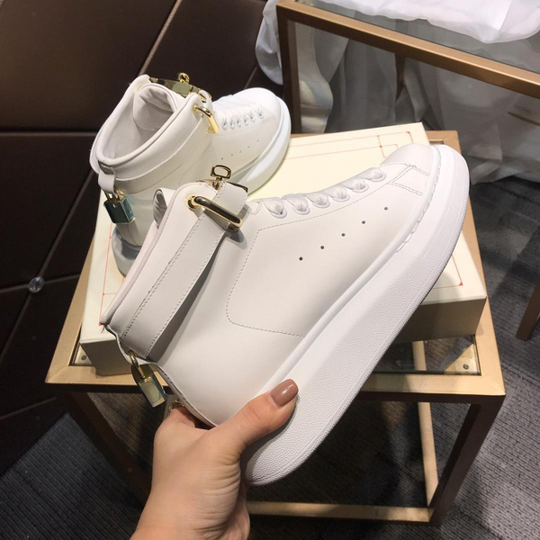 luxury platform designer shoes reflective triple black velvet white golden mens womens casual sneakers party dress fashion leather shoece0c#
luxury platform designer shoes reflective triple black velvet white golden mens womens casual sneakers party dress fashion leather shoece0c#