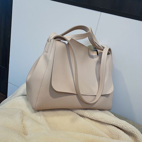 european fashion large tote bag 2019 new pu leather women's handbag high capacity shoulder messenger bag
european fashion large tote bag 2019 new pu leather women's handbag high capacity shoulder messenger bag