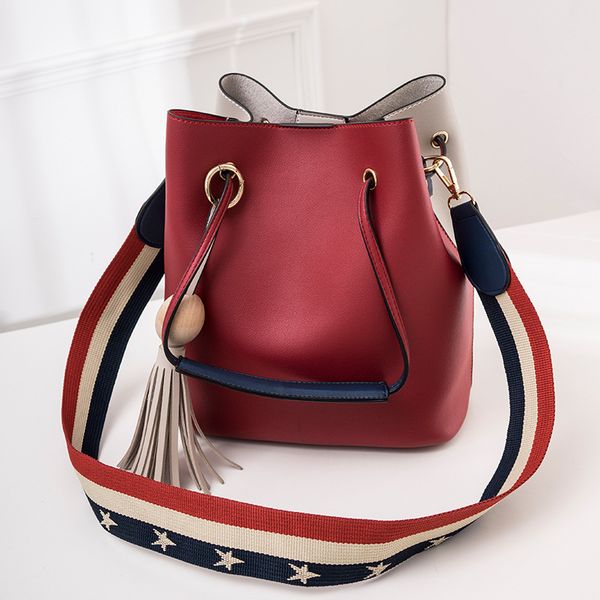 contrast bucket bag female 2017 new korean version of the shoulder messenger bag portable wide shoulder strap
contrast bucket bag female 2017 new korean version of the shoulder messenger bag portable wide shoulder strap