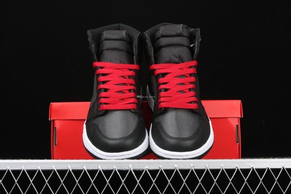 1 high satin black toe men 1s black satin basketball designer shoes black gym red i woman fashion sneakers
1 high satin black toe men 1s black satin basketball designer shoes black gym red i woman fashion sneakers