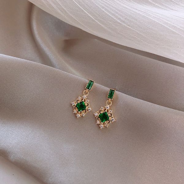 fashion stud earrings with geometric shaped green crystal earrings for women wedding party gifts, Golden;silver
fashion stud earrings with geometric shaped green crystal earrings for women wedding party gifts, Golden;silver