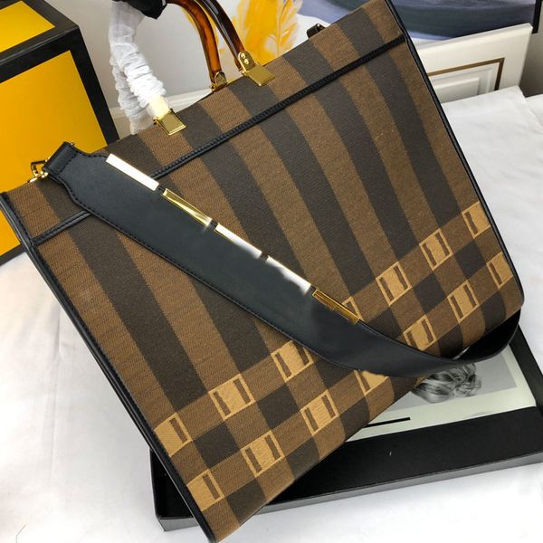 Дизайнер сумка дизайнер сумки дизайнерские сумки Crossbody Марка сумки из телячьей плеча ремень сумки плеча Оборудование женщин Хозяйственная сумка
Дизайнер сумка дизайнер сумки дизайнерские сумки Crossbody Марка сумки из телячьей плеча ремень сумки плеча Оборудование женщин Хозяйственная сумка
