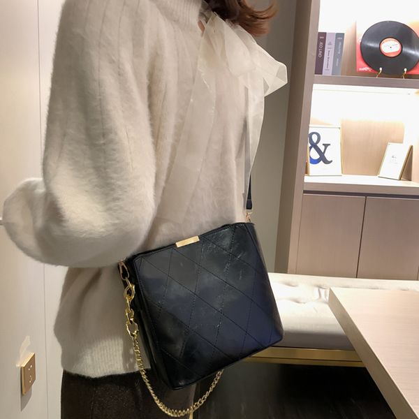 fashion large capacity rhombic bucket bag designer luxury female new pu leather wild chain handbag shoulder shoulder bag
fashion large capacity rhombic bucket bag designer luxury female new pu leather wild chain handbag shoulder shoulder bag