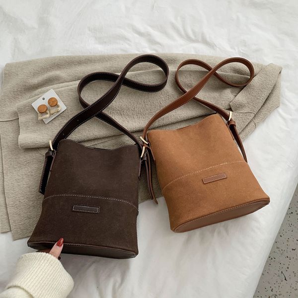 2020 new large-capacity women's bag tide korean version of the wild retro broadband shoulder messenger bucket
2020 new large-capacity women's bag tide korean version of the wild retro broadband shoulder messenger bucket
