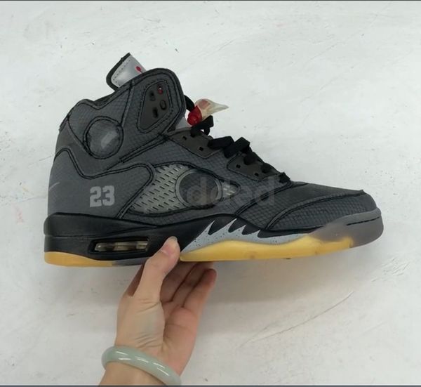 new authentic off air 5 white 5s retro black 3m reflective basketball shoes men women sports sneakers with box ct8480-001, White;red
new authentic off air 5 white 5s retro black 3m reflective basketball shoes men women sports sneakers with box ct8480-001, White;red