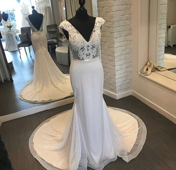 graceful mermaid lace backless wedding dresses appliqued v neck bridal gowns sweep train plus size robes de mariée, White
graceful mermaid lace backless wedding dresses appliqued v neck bridal gowns sweep train plus size robes de mariée, White