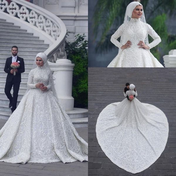 2020 vintage high neck long sleeve arabic hijab muslim wedding dresses appliques lace white bridal gowns court train abiti da sposa bc0393
2020 vintage high neck long sleeve arabic hijab muslim wedding dresses appliques lace white bridal gowns court train abiti da sposa bc0393