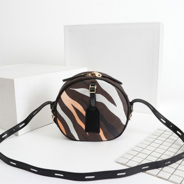 2020 style designer luxury handbags print letter flower purse crossbody bag main women purse shouder bag
2020 style designer luxury handbags print letter flower purse crossbody bag main women purse shouder bag