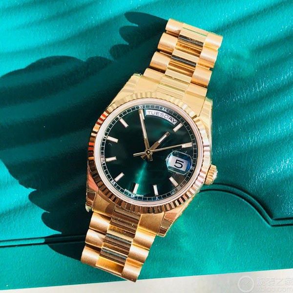 2019 new gold date self-winding mechanical movement men's watches fluted bezel concealed folding crown clasp mens shows monday to sunda, Slivery;brown
2019 new gold date self-winding mechanical movement men's watches fluted bezel concealed folding crown clasp mens shows monday to sunda, Slivery;brown