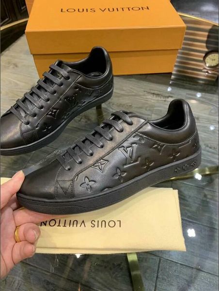 2020 velvet black men's and women's boutique shoes beautiful thick-soled casual sneakers leather solid color dress shoes #833
2020 velvet black men's and women's boutique shoes beautiful thick-soled casual sneakers leather solid color dress shoes #833